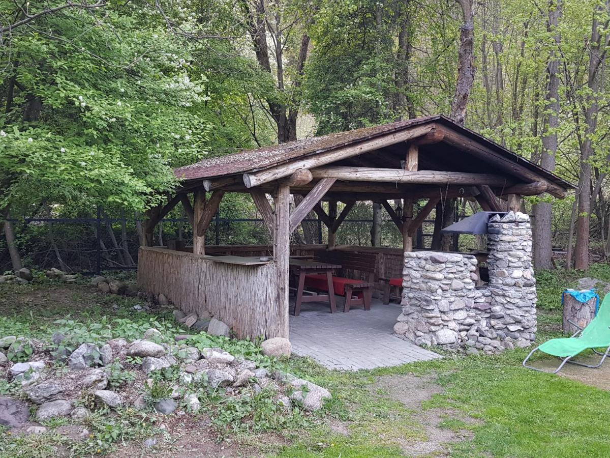 Chata Pod Skalou Valaská Exterior foto