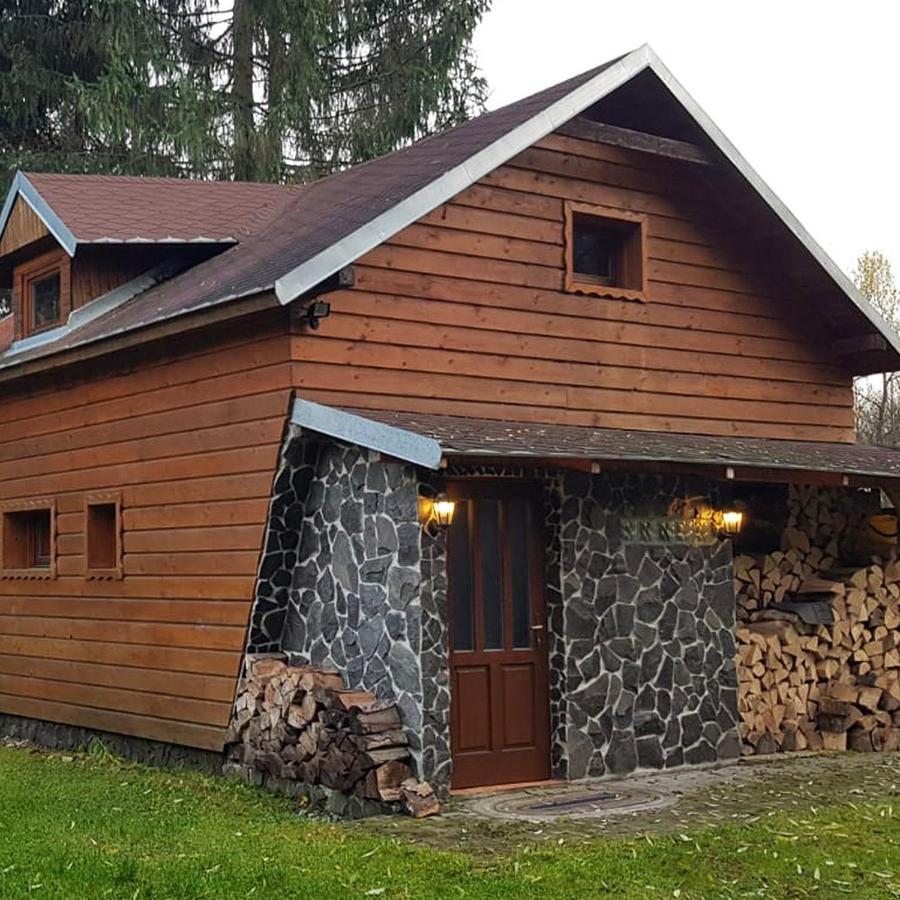Chata Pod Skalou Valaská Exterior foto